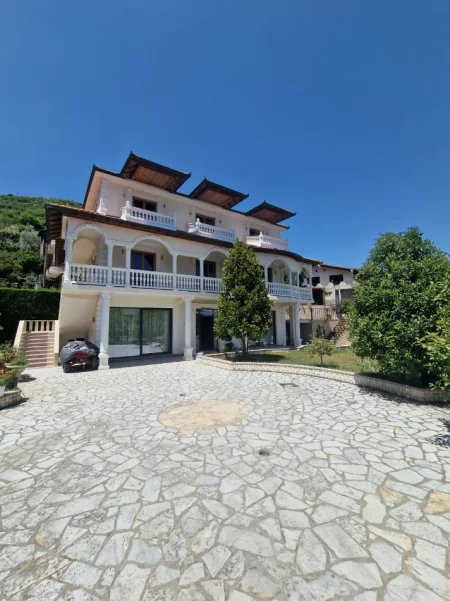 Tirane, jepet me qera apartament Vile 3 Katshe Kati 3, 1.000 m² 5.000 € (selit)