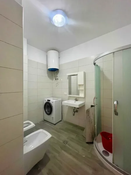 Tirane, jepet me qera apartament 1+1+Ballkon , 77 m² 700 € (Kompleksi Delijorgji)