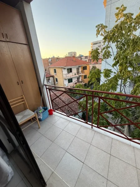 Tirane, jepet me qera apartament 1+1 Kati 3, 60 m² 500 € (Rruga Naim Frasheri)