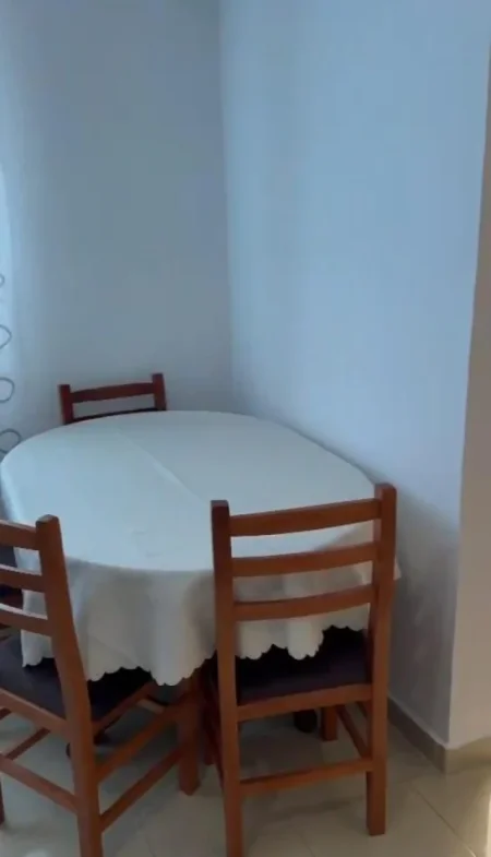 Tirane, jepet me qera apartament 1+1 Kati 2, 65 m² 400 € (Shkolla e Bashkuar)