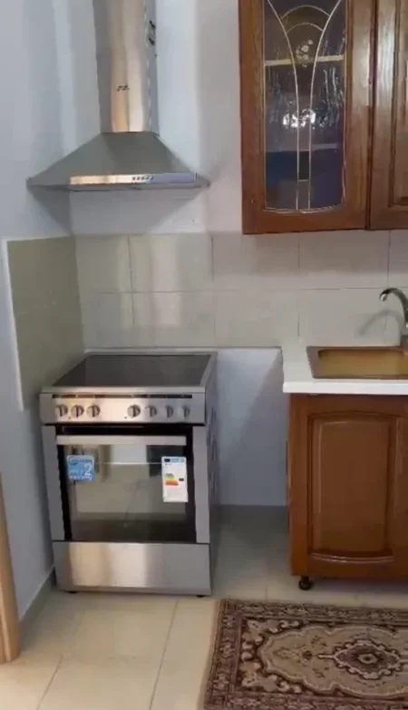 Tirane, jepet me qera apartament 1+1 Kati 2, 65 m² 400 € (Shkolla e Bashkuar)