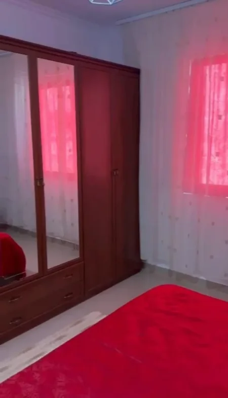 Tirane, jepet me qera apartament 1+1 Kati 2, 65 m² 400 € (Shkolla e Bashkuar)