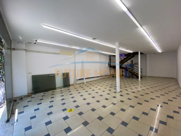 Tirane, jepet me qera ambjent biznesi Kati 0, 134 m² 1.600 € (Myslym Shyr)