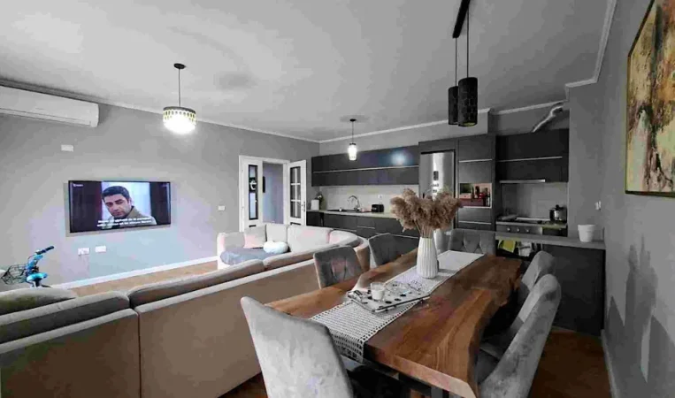 Tirane, jepet me qera apartament 2+1 Kati 3, 120 m² 800 €