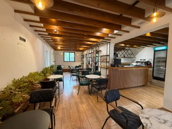Tirane, shitet bar-kafe Kati 0, 73 m² 249.999 € (Porcelan)