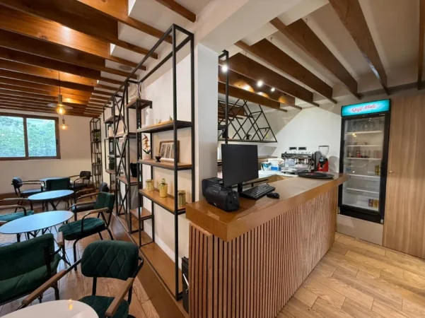 Tirane, shitet bar-kafe Kati 0, 73 m² 249.999 € (Porcelan)