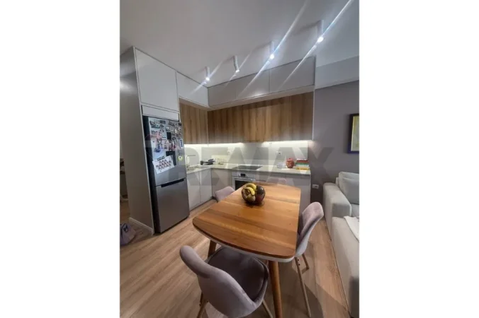 Tirane, jepet me qera apartament 2+1+Ballkon Kati 6, 90 m² 800 € (Kopshti Zoologjik)
