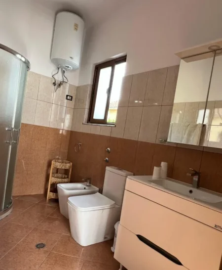 Tirane, jepet me qera apartament 2+1 Kati 2, 95 m² 500 € (Rruga Siri Kodra)