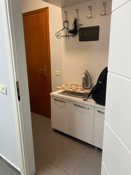 Tirane, jepet me qera garsonier 1+1 Kati 2, 35 m² 450 € (RRUGA E KAVAJES)