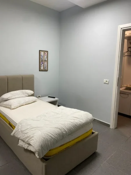 Tirane, jepet me qera garsonier 1+1 Kati 2, 35 m² 450 € (RRUGA E KAVAJES)