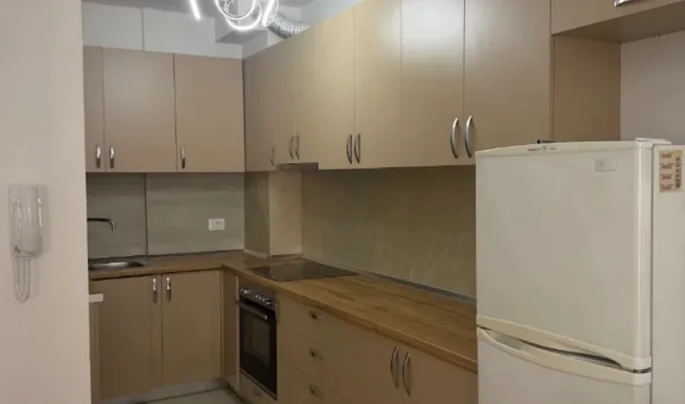 Tirane, jepet me qera apartament 1+1 Kati 3, 550 € 