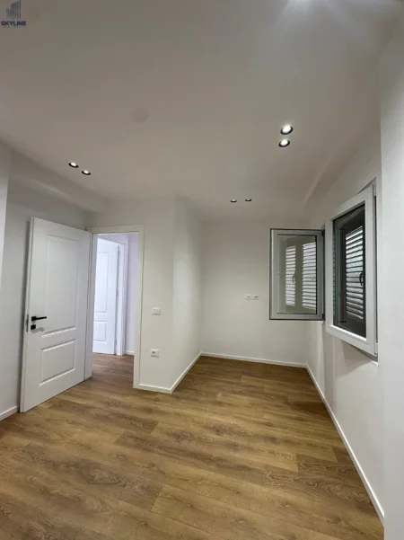 Tirane, shitet apartament 1+1 Kati 4, 60 m² 155.000 € (21 Dhjetor)