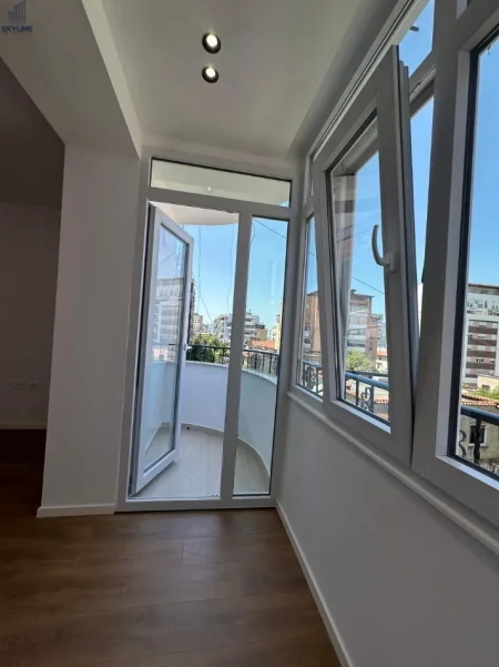Tirane, shitet apartament 1+1 Kati 4, 60 m² 155.000 € (21 Dhjetor)