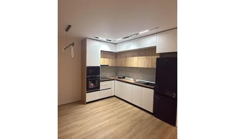 Tirane, jepet me qera zyre Kati 6, 85 m² 650 € (Rruga Dritan Hoxha)