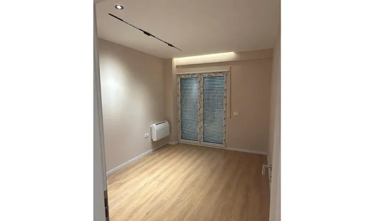 Tirane, jepet me qera zyre Kati 6, 85 m² 650 € (Rruga Dritan Hoxha)