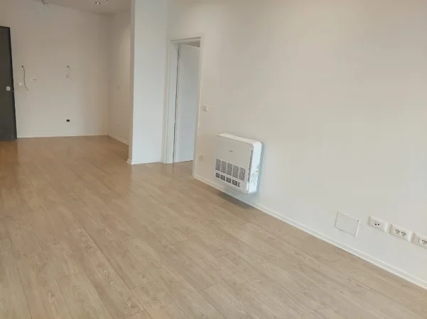 Tirane, jepet me qera ambjent biznesi Kati 4, 62 m² 680 € (Rruga e Kavajes)