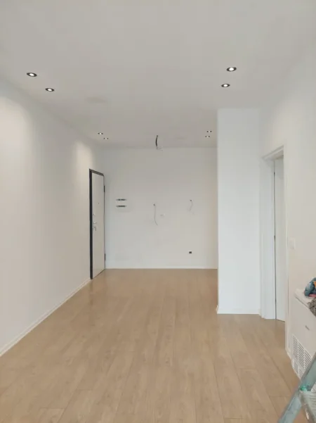 Tirane, jepet me qera ambjent biznesi Kati 4, 62 m² 680 € (Rruga e Kavajes)