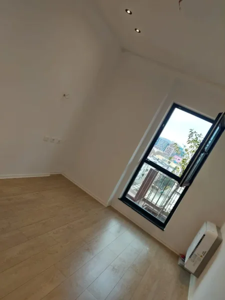 Tirane, jepet me qera ambjent biznesi Kati 4, 62 m² 680 € (Rruga e Kavajes)