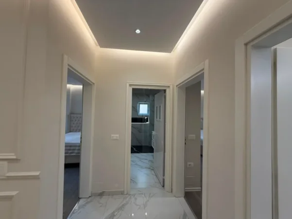 Tirane, jepet me qera apartament 2+1 Kati 2, 103 m² 850 € (PALLATI ME SHIGJETA)