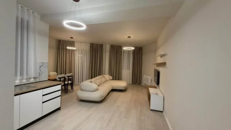 Tirane, jepet me qera apartament 1+1 , 100 m² 650 € (GREEN CITY)