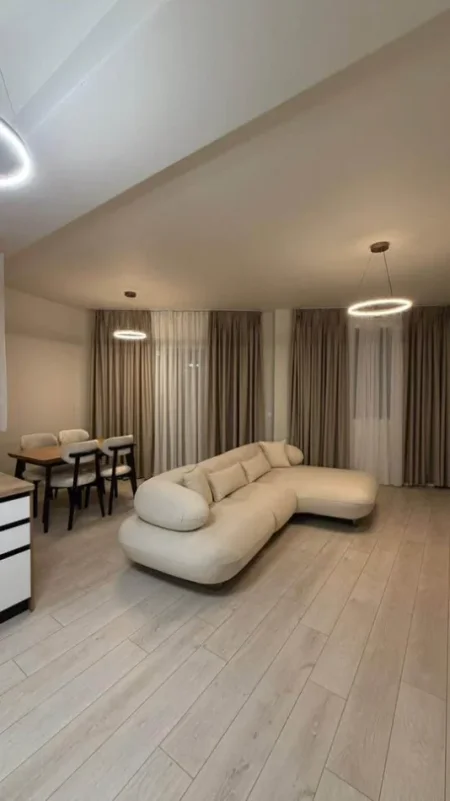 Tirane, jepet me qera apartament 1+1 , 100 m² 650 € (GREEN CITY)