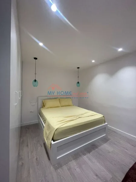 Tirane, jepet me qera apartament 1+1+Ballkon Kati 4, 50 m² 550 € (Harry Fultz)