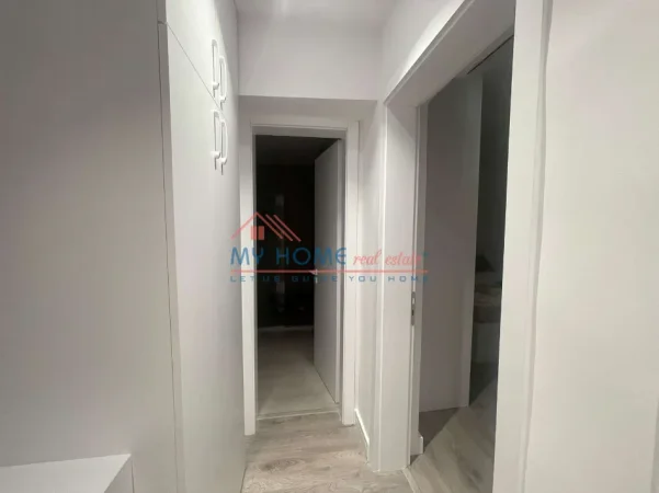 Tirane, jepet me qera apartament 1+1+Ballkon Kati 4, 50 m² 550 € (Harry Fultz)