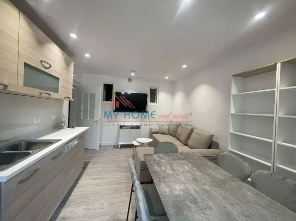 Tirane, jepet me qera apartament 1+1+Ballkon Kati 4, 50 m² 550 € (Harry Fultz)