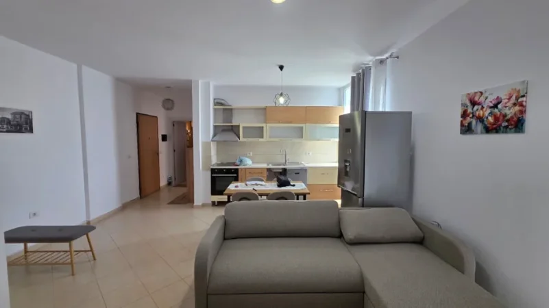 Tirane, jepet me qera apartament 1+1 Kati 4, 600 € (komune eparisit)