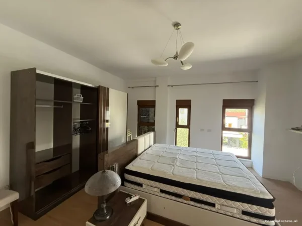Tirane, jepet me qera Vile 5+1 , 2.000 € (Rruga e Vilave)