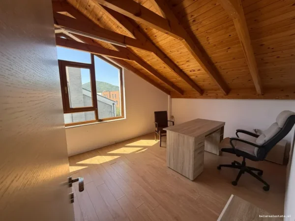 Tirane, jepet me qera Vile 5+1 , 2.000 € (Rruga e Vilave)
