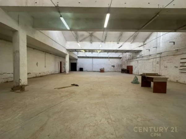 Tirane, jepet me qera magazine Kati 0, 800 m² 3.000 € 
