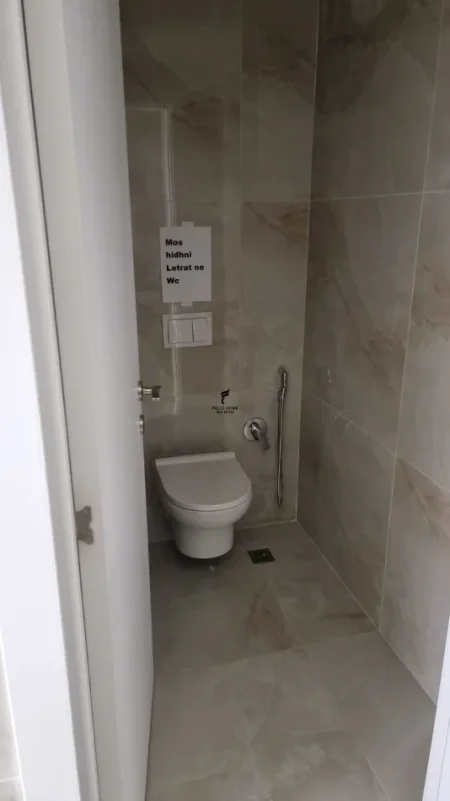 Tirane, jepet me qera zyre Kati 1, 227 m² 3.200 € (RRUGA E DIBRES)