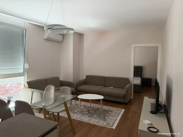Tirane, jepet me qera apartament 2+1+Ballkon Kati 2, 67 m² 750 € (Rruga e Barrikadave)
