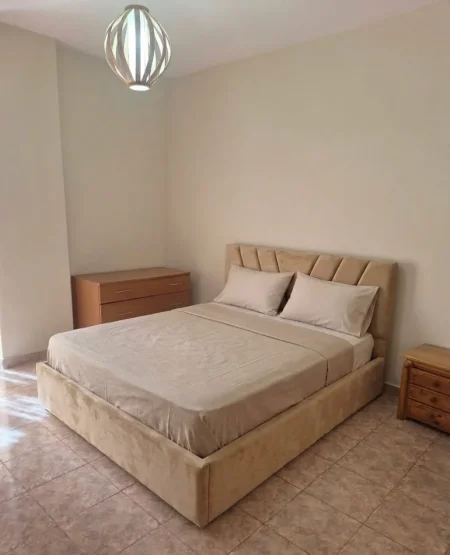 Tirane, jepet me qera apartament 1+1+Ballkon Kati 5, 60 m² 470 € (KODRA E DIELLIT)