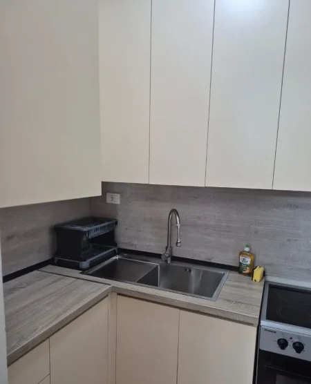 Tirane, jepet me qera apartament 1+1+Ballkon Kati 5, 60 m² 470 € (KODRA E DIELLIT)