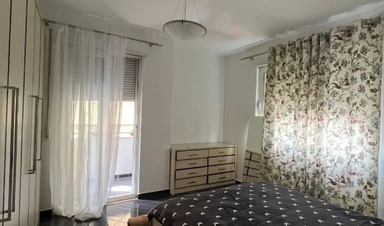 Tirane, jepet me qera apartament 2+1 Kati 2, 103 m² 500 € 