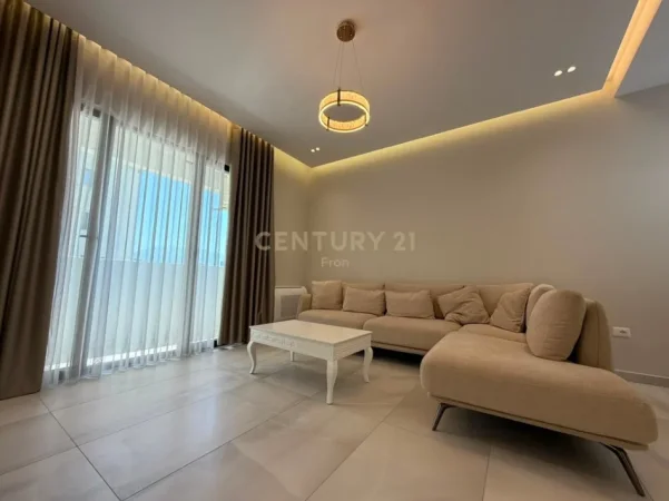 Tirane, jepet me qera apartament 2+1+Ballkon Kati 4, 120 m² 1.000 € 