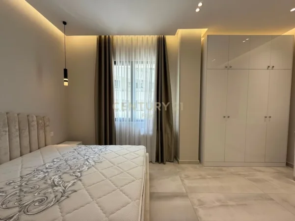 Tirane, jepet me qera apartament 2+1+Ballkon Kati 4, 120 m² 1.000 € 