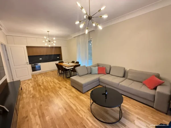Tirane, jepet me qera apartament 1+1+Ballkon Kati 1, 112 m² 1.100 € (rruga e vilave)