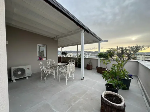 Tirane, jepet me qera apartament+verande | Penthouse 2+1 Kati 9, 1.700 € (Rruga e Kavajes)