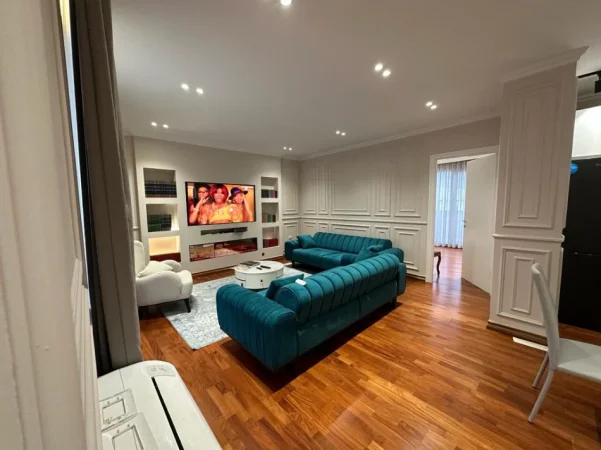 Tirane, jepet me qera apartament+verande | Penthouse 2+1 Kati 9, 1.700 € (Rruga e Kavajes)