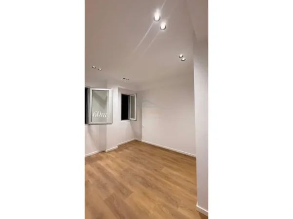 Tirane, shitet apartament 1+1+Ballkon Kati 4, 60 m² 155.000 € (21 Dhjetori)