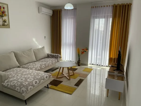 Tirane, jepet me qera apartament 1+1 Kati 5, 70 m² 550 € (Rruga e Dibrës)