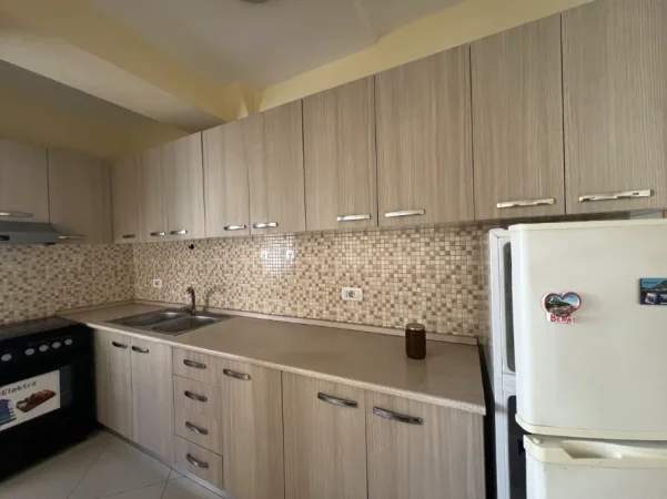 Durres, shitet apartament 1+1 Kati 2, 52 m² 115.000 € (Stacioni i Trenit)