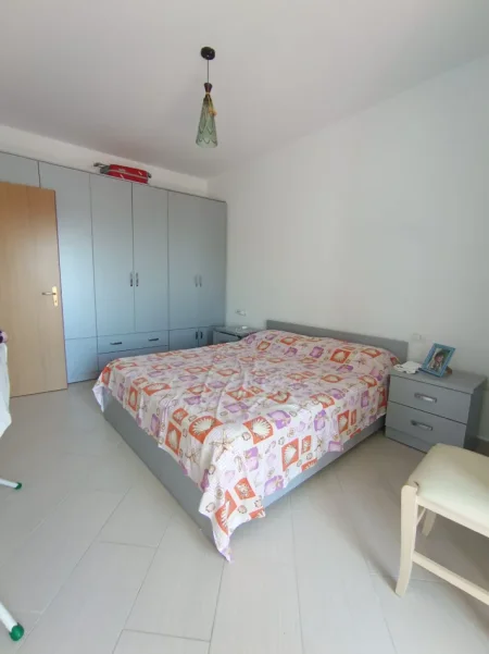 Durres, jepet me qera apartament 1+1+Ballkon Kati 5, 65 m² 400 € (plazh)