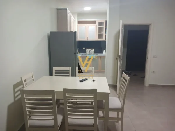 Tirane, jepet me qera apartament 2+1+Ballkon Kati 8, 90 m² 570 € (FRESKU)