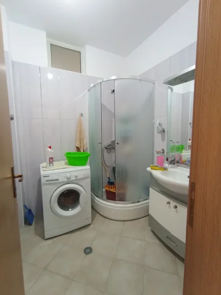 Durres, jepet me qera apartament 1+1+Ballkon Kati 5, 65 m² 400 € (plazh)