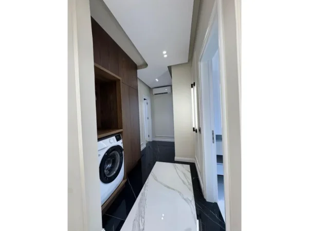 Tirane, shitet apartament 3+1 Kati 5, 168 m² 420.000 € (BULEVARDI I RI)