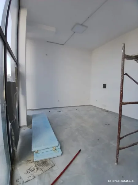 Tirane, jepet me qera dyqan Kati 0, 55 m² 630 € (don bosko)